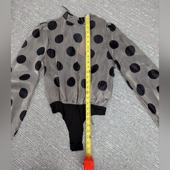 BNWT Missguided Size 2 Gold Metallic Polka Dot Open/Tie-Back Bodysuit Blouse - Picture 11 of 14